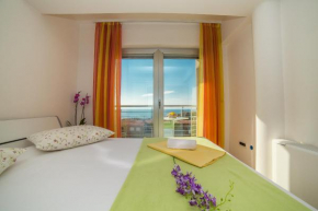 Гостиница Apartments Milan  Макарска 